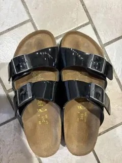BIRKENSTOCK サンダル ブラック ゴールドバックル 38 - メルカリ