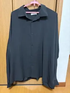 黒　長袖シャツ