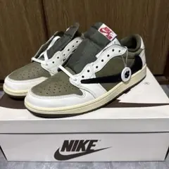 NIKE リバーススウォッシュ ナイキのロゴが逆？逆スウッシュのTravis Scottコラボモデルを