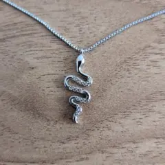 シルバー 蛇デザイン ネックレス レディースジュエリー ヘビ スネーク 新品