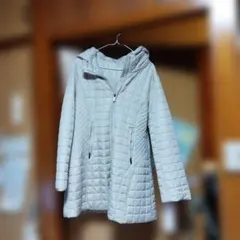 新品 フード付きライトグレーキルティングジャケット