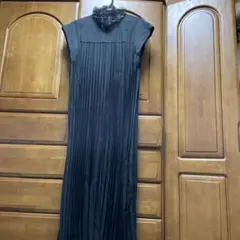ブラック ノースリーブ プリーツ ロングワンピース