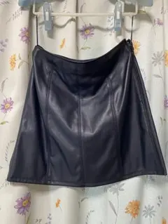 GU フェイクレザーミニスカート
