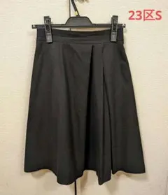 23区S　ウールサキソニーストレッチ フレアスカート　32サイズのサムネイル
