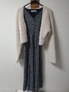 レディース　コーデセット売り　花柄ワンピース　カーディガン
