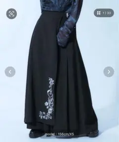 フラワー刺繍ラッププリーツパンツ