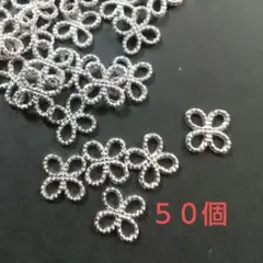 小さなクローバーチャーム