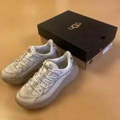 UGG UGG CA805 V2 REMIX 厚底　ベージュ　24cm UGG CA805 V2 REMIX スニーカー 厚底 ベージュ - メルカリ