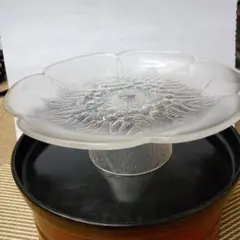 プレスガラス　コンポート アンティークのガラス雑貨、ふんわりとしたデザインが可愛い