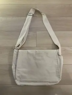 メッセンジャーバッグ