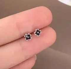 人気 レディースピアス ミニクローバー 高級感オニキス シルバー 韓国