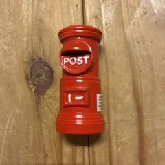 赤い郵便ポスト型インテリア小物