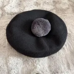 GU 黒 ベレー帽 ファーポンポン付き