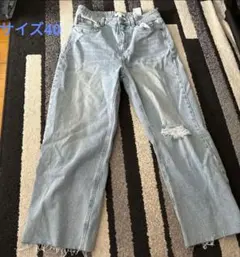 ライトブルー ストレートデニム 膝ダメージ