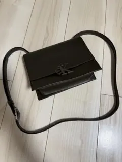 CK オリーブグリーン ショルダーバッグ