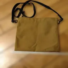 無印良品　サコッシュ ショルダーバッグ イエロー 軽量 シンプル ミニバッグ