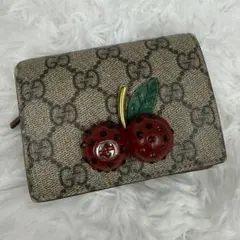 ✨美品✨ GUCCI 二つ折り財布 チェリー GG柄 ストーン抜けナシ - メルカリ