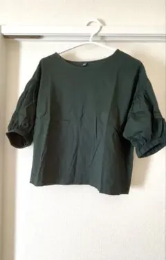 UNIQLO トップス　ダークグリーン