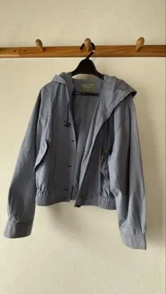 薄ブルーマウンテンパーカー フード付き