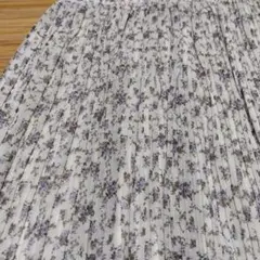 最終値下げ！プリーツロングスカート紫 小 花柄　 丈80cm 未使用に近い Ｍ寸のサムネイル