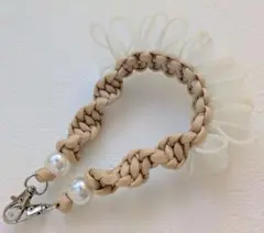 パラコード　ハンドストラップ ホワイトフリル ベージュ 大人シンプル