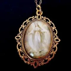 聖母被昇天マリア様の美しいガラスのアンティークゴールドお守りネックレス