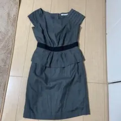 新品 LINK IT ALL ペプラム ワンピース 38 グレー Mのサムネイル