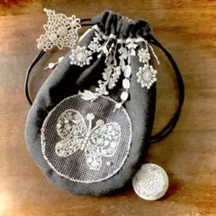 ハンドメイドミナペルホネンforest wingとレースいっぱいの巾着。