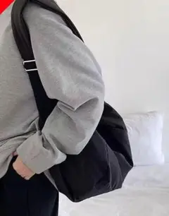 ブラックナイロンショルダーバッグ