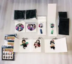未使用　鬼滅の刃　イオン限定　7点セット　アクリルキーホルダー　缶バッジ　未使用