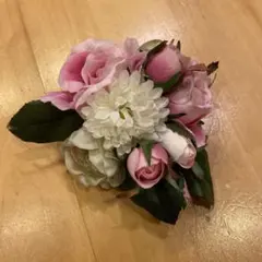 髪飾り　ピンクと白の花のヘアコーム