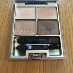 25年春購入　ルナソルスキンモデリングアイズ01 Beige Beige