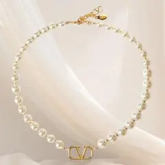 VALENTINO GARAVANI Vロゴ パール ネックレス　品番付きのサムネイル