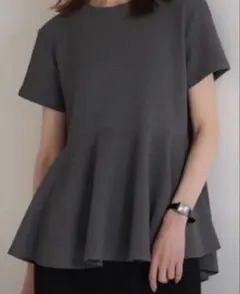 新品　タグ付き　coca エンボス切り替えフレアトップス グレー Ｌ