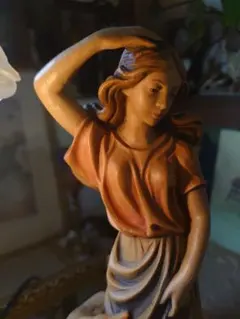 ANRI (アンリ)女の子とアヒル Wood Carving by ANRI