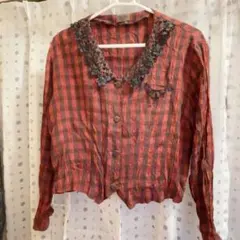 赤チェックブラウス