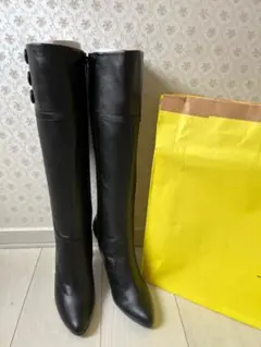 プールサイド　ロングブーツのサムネイル