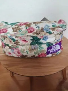 THE NORTH FACE フラワーパターン ボディバッグ