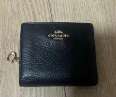 COACH コーチブラックレザー 二つ折り財布 エンボス加工 ブラック