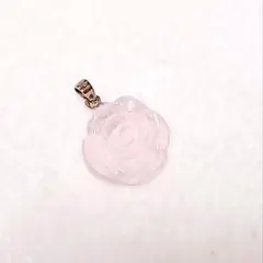《ローズクォーツ☆バラ型ペンダント》天然石　ペンダント　紅水晶