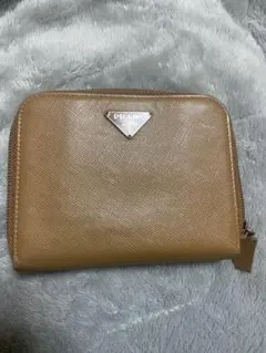 PRADA ベージュ 二つ折り財布