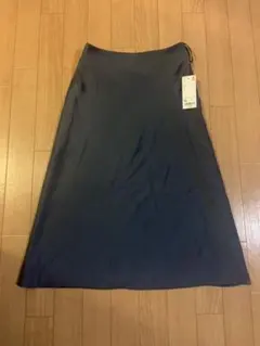 新品　サテン　スカート