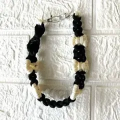 パラコード☆リボン編みハンドストラップ、キーホルダー【ブラック×クリーム】