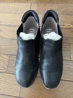 黒 スリッポンブーツ