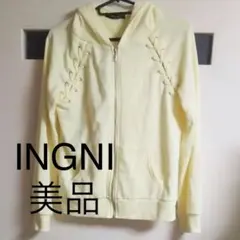 INGNIフェミニンフードジップパーカー