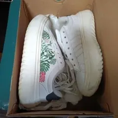 adidas グランドコートプラットフォーム 花柄刺繍 スニーカー 24cm