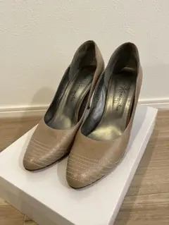 かねまつベージュパンプス 24センチ