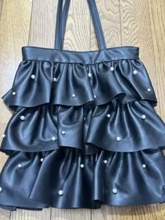 フリル付き黒トートバッグ