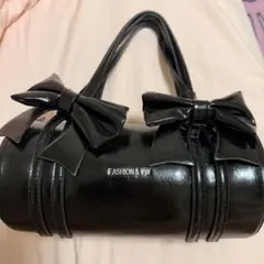 リボン付きブラックハンドバッグ
