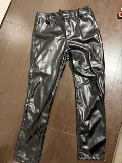 フェイクレザーパンツ